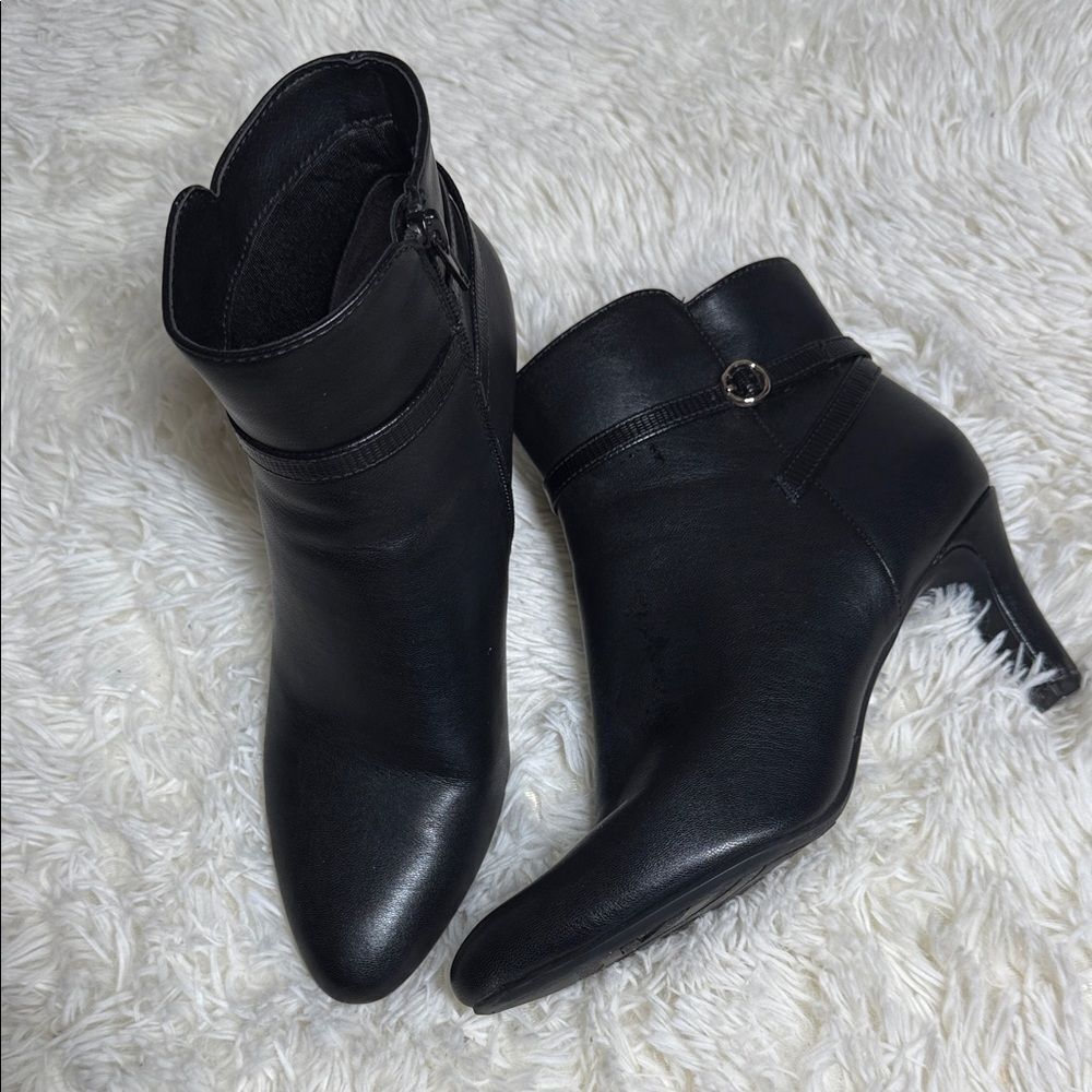 LifeStride Elegant Black Ankle Boots